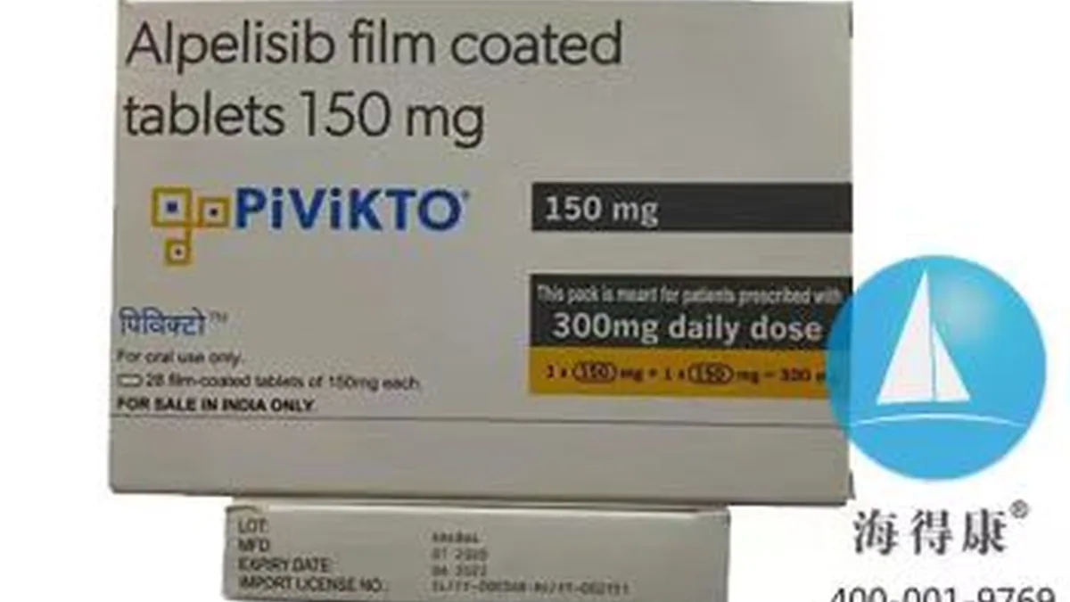 DTP药房内部环境，药师为患者讲解用药注意事项