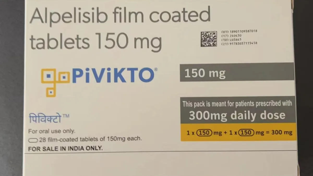 医生正在查看阿培利斯用药患者的CT影像，评估疗效