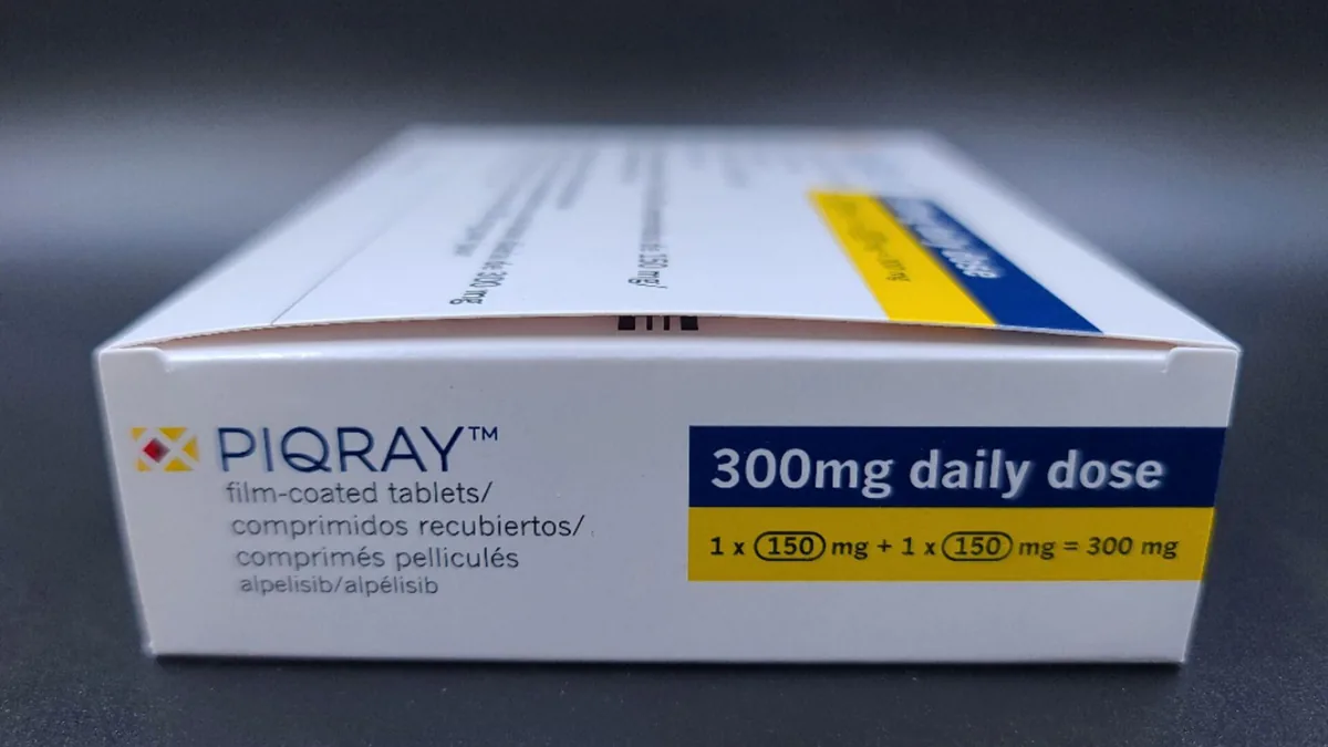 患者正在与医生讨论阿培利斯副作用管理